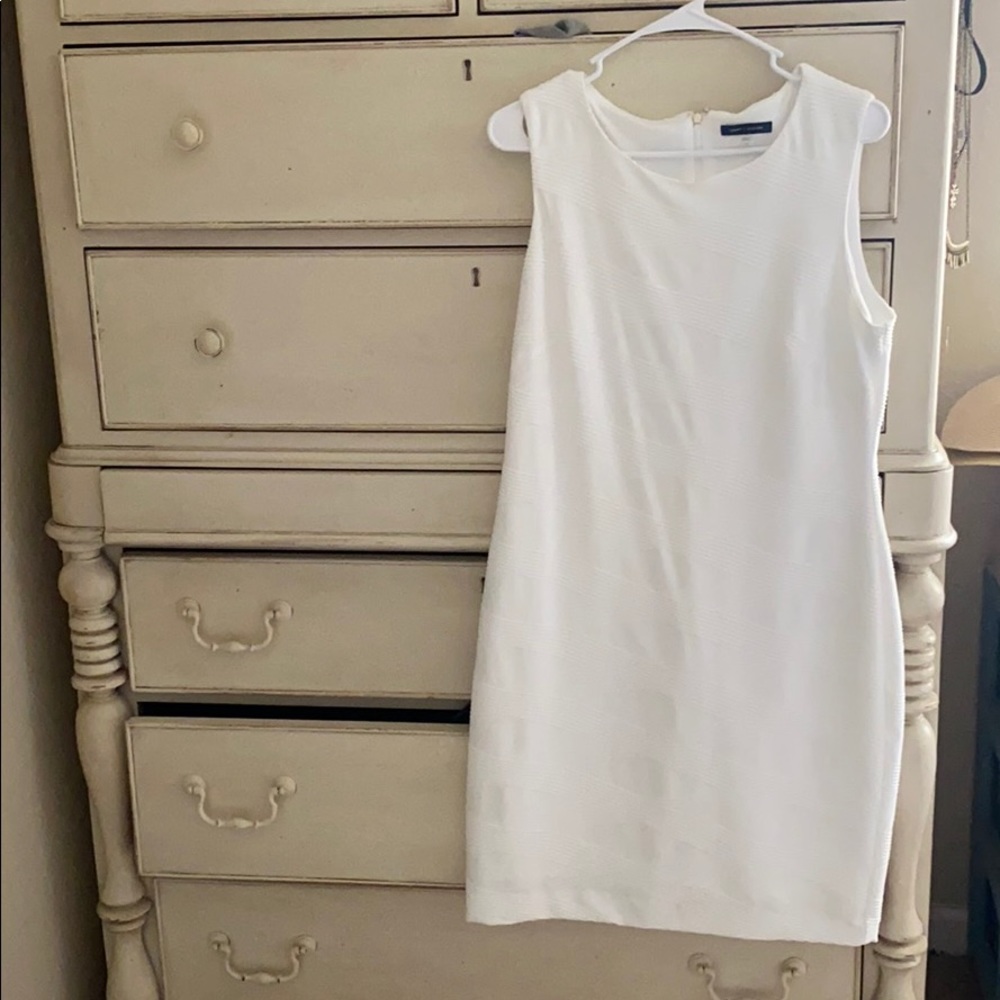 TH women’s size 12 white dress